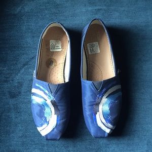 Blue TOMS Shoes size 8